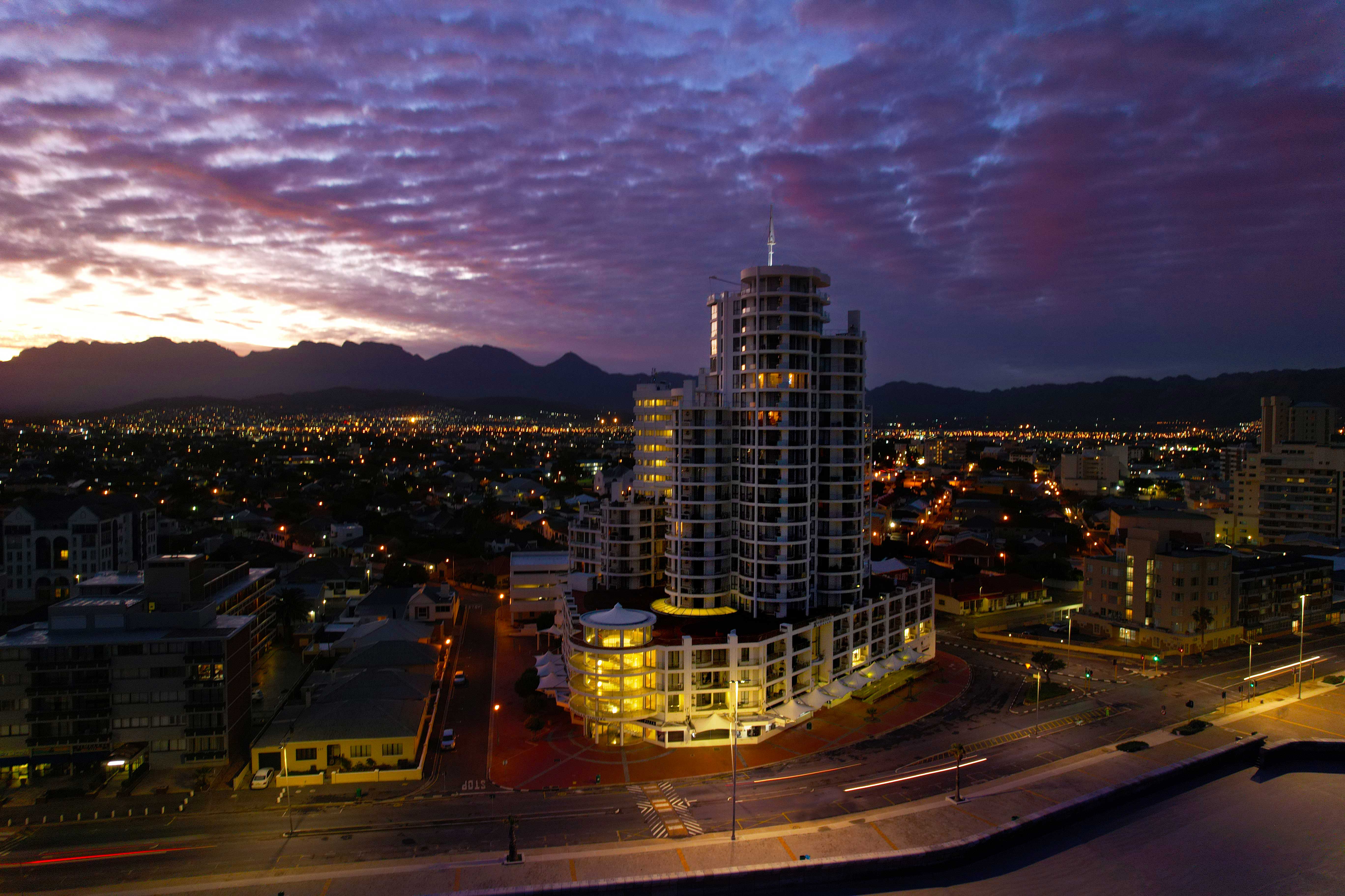 20210727 Oggendfoto-Hibernian-Towers